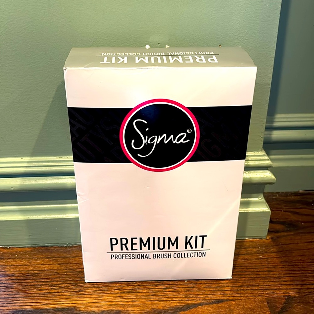 Sigma Premium Kit Professional Brush Collection by Sigma Beauty.